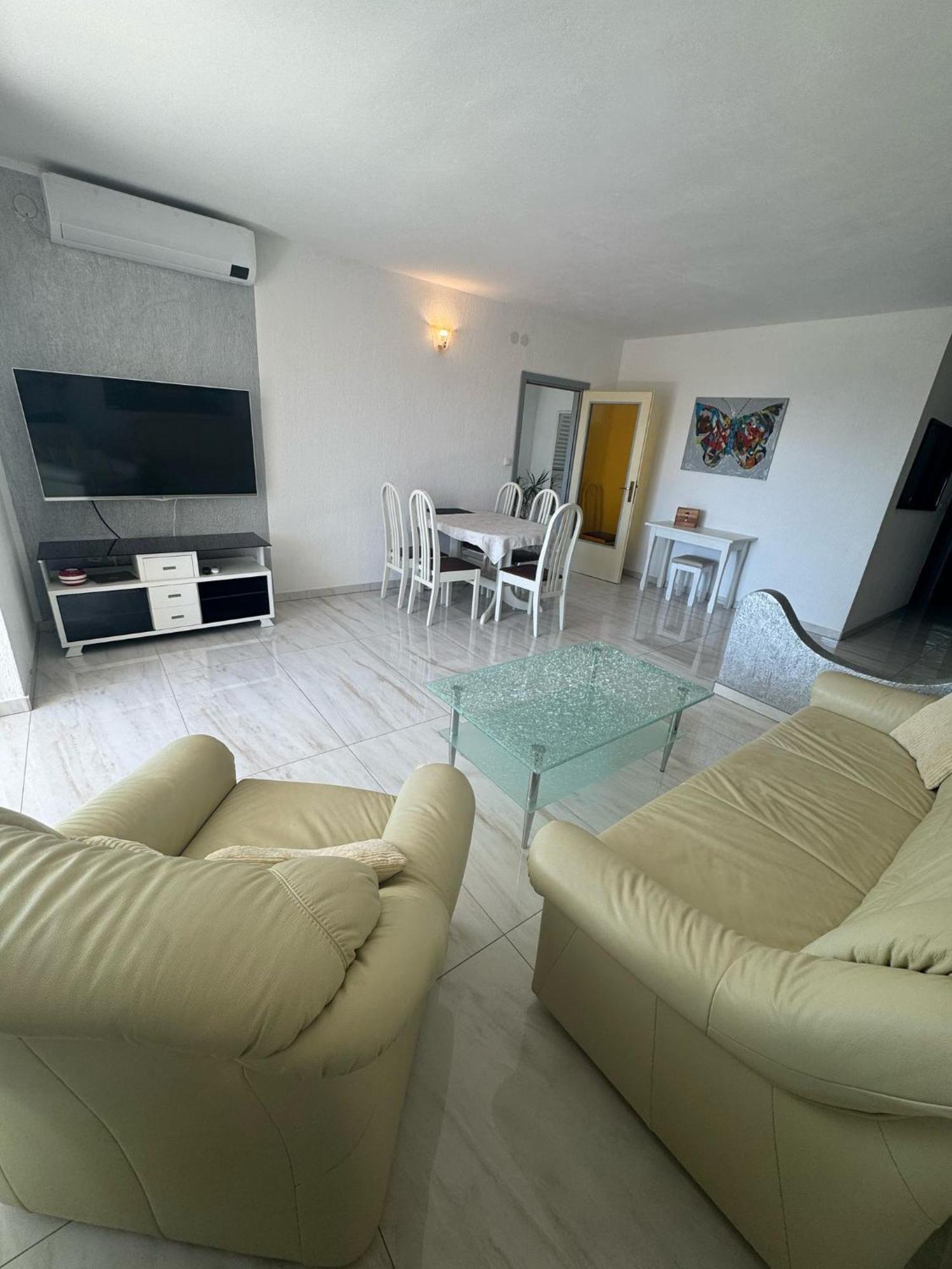Apartman Kartec Krk Town Eksteriør bilde